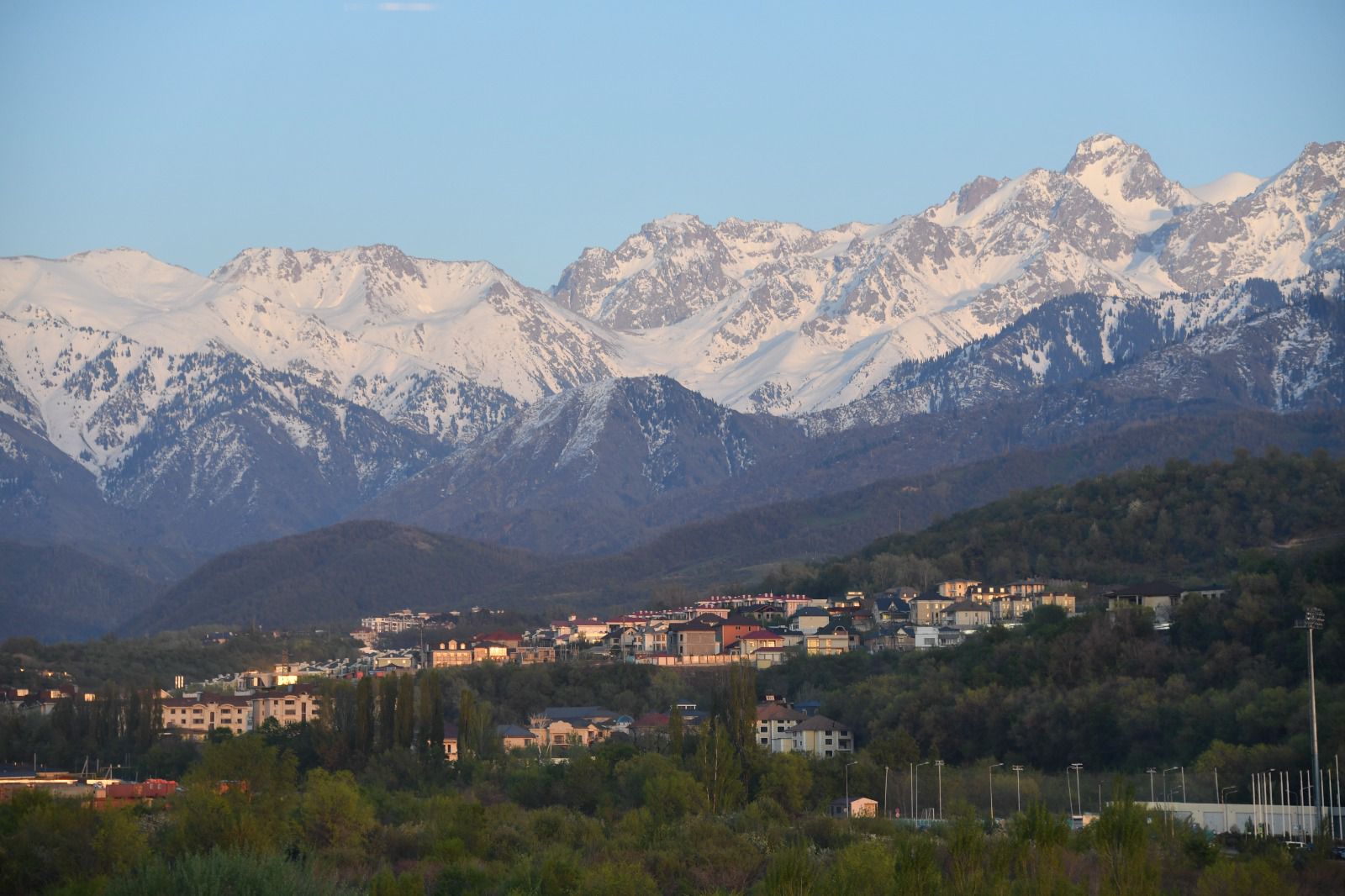 В Алматы в 2025 году к газу подключены 49 домов социально уязвимых жителей