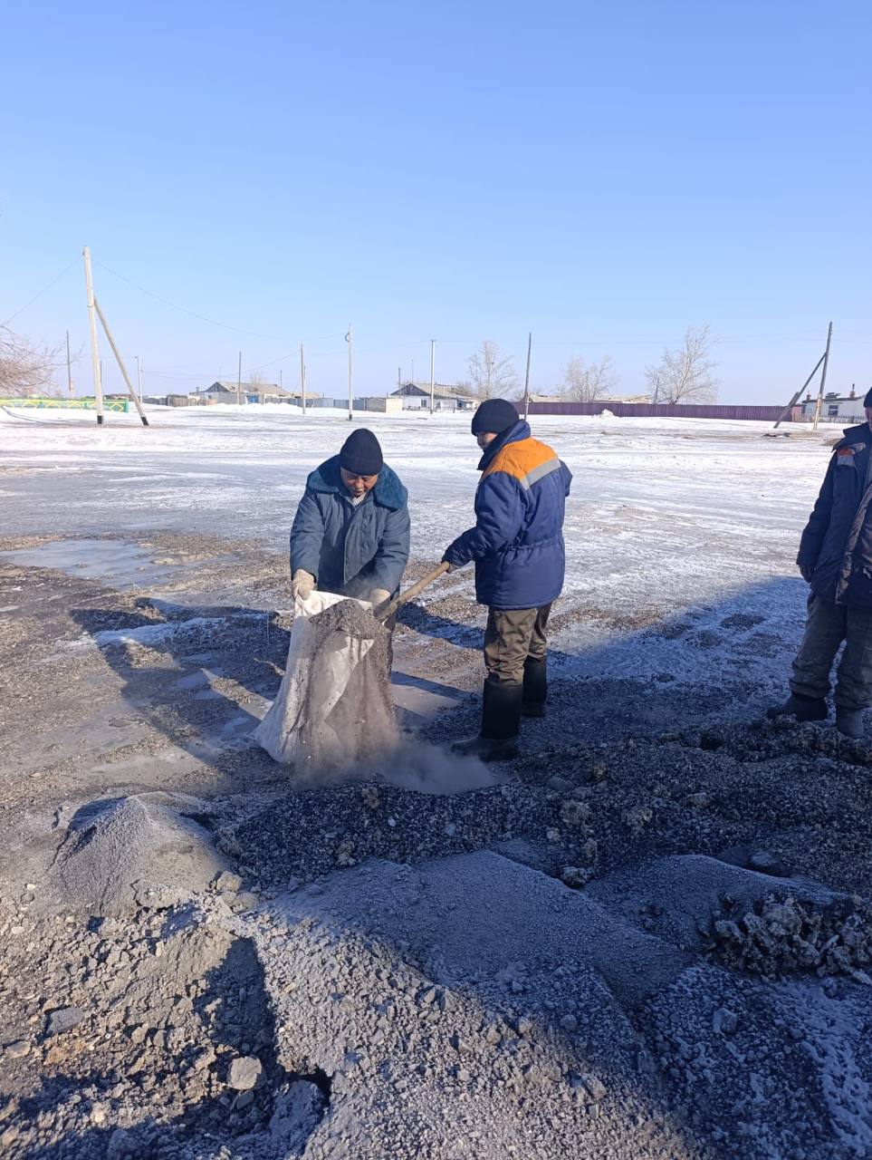 На территории Жиеналинского сельского округа проводятся плановые подготовительные работы по предотвращению весеннего паводка