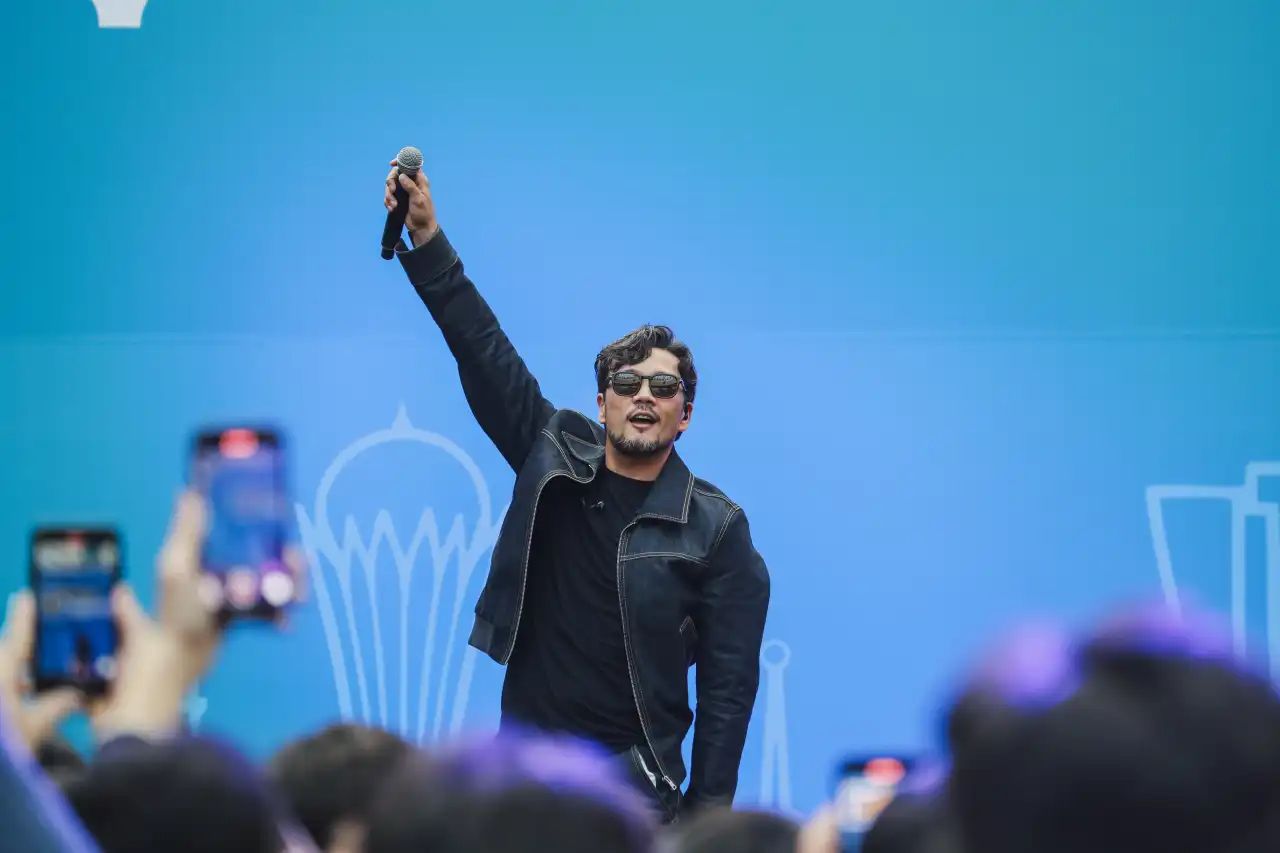 В Астане в концерте в поддержку референдума участвовали более 10 тысяч человек