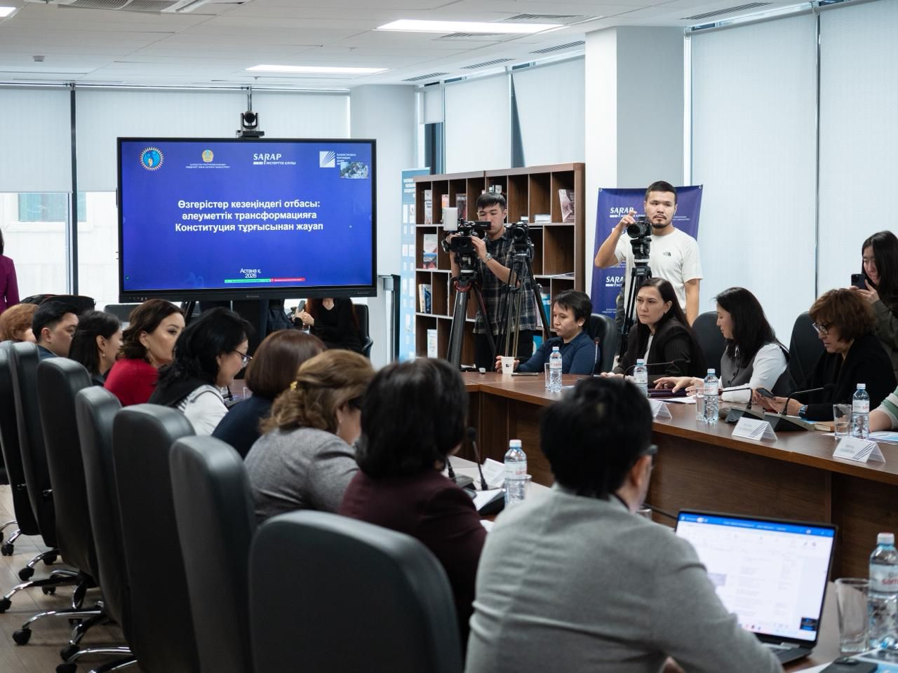 Сегодня, 6 февраля, в Астане состоялось заседание экспертного клуба «SARAP» на тему: «Семья в условиях перемен: конституционные ответы на социальную трансформацию».