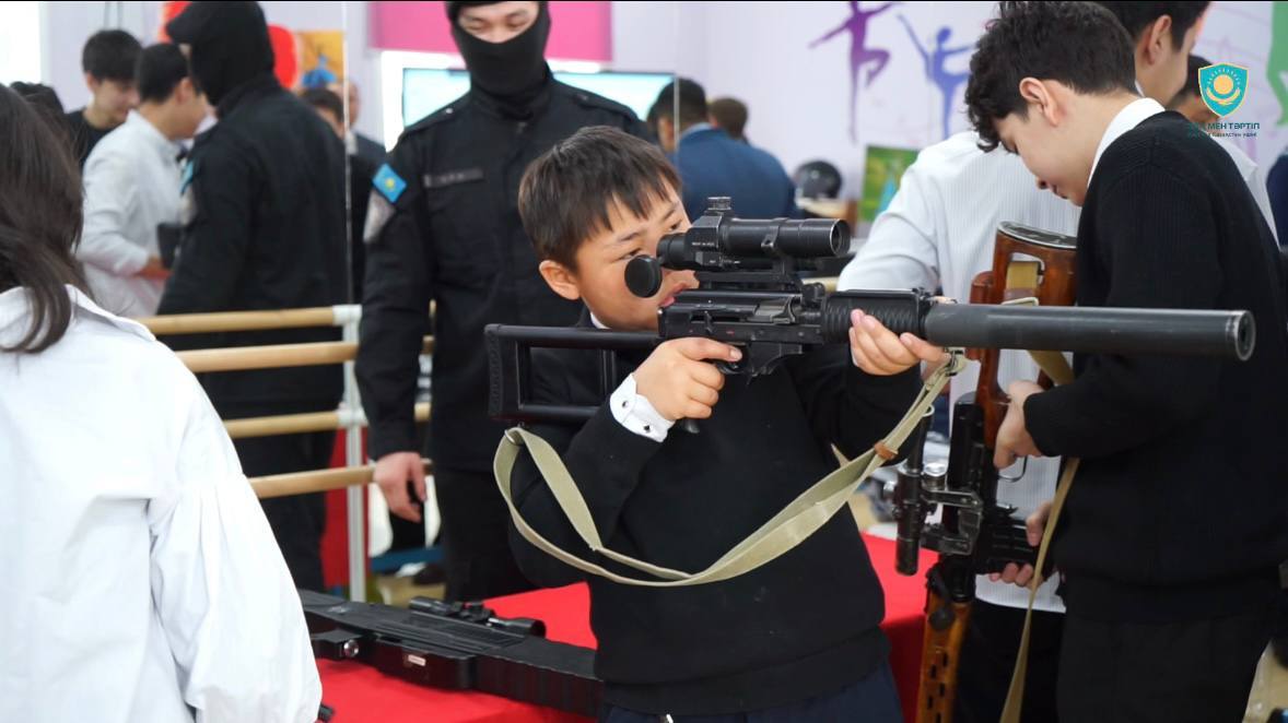 Более 200 школьников узнали о службе в органах внутренних дел в ВКО