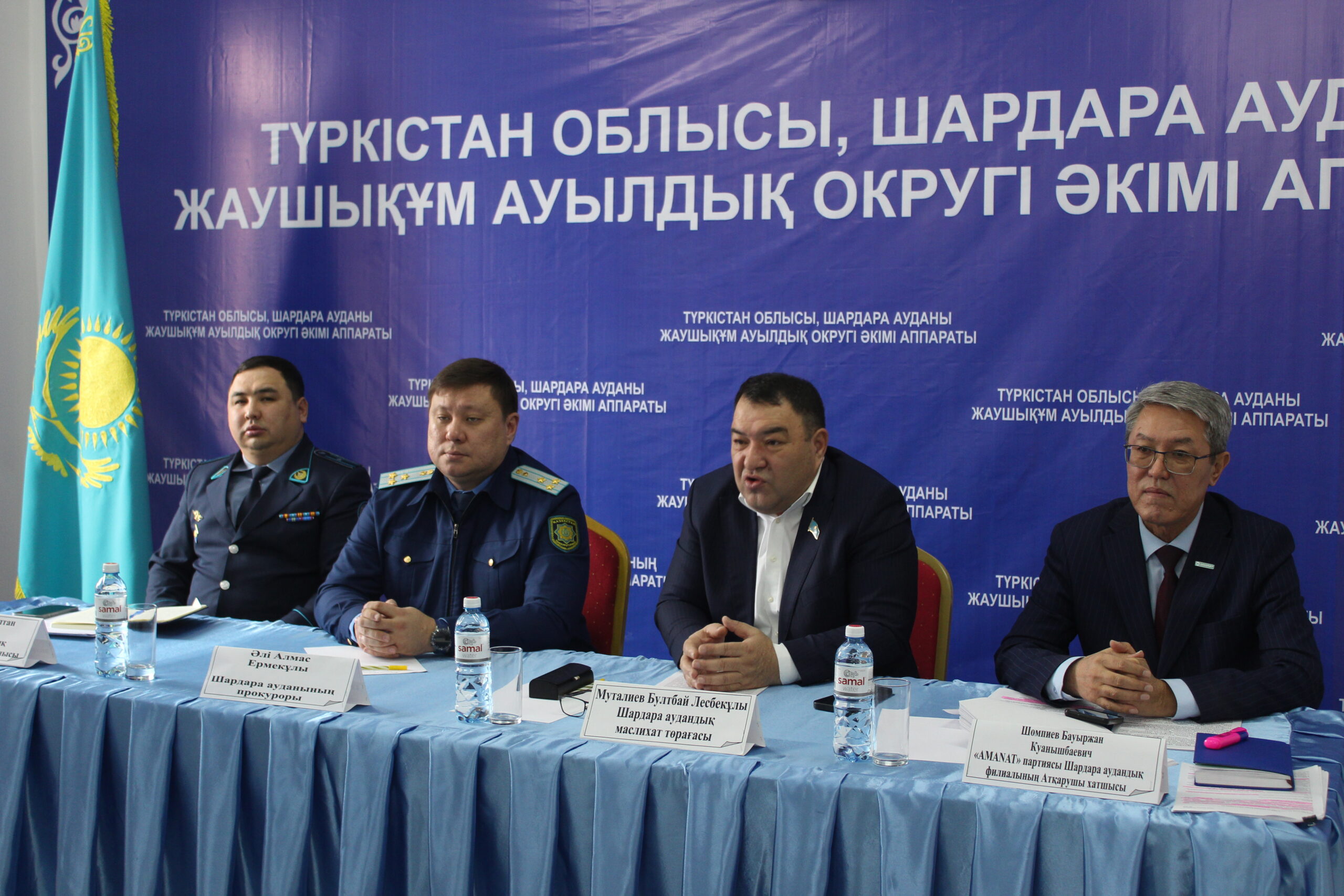 Председатель маслихата Шардаринского района Б. Муталиев представил отчет о проделанной работе за 2025 год жителям микрорайона «Майкала» и сельского округа Жаушыкум города Шардара по округу № 3.