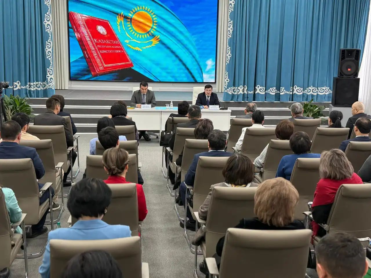 Серик Салемов обсудил проект Конституции с представителями сферы образования