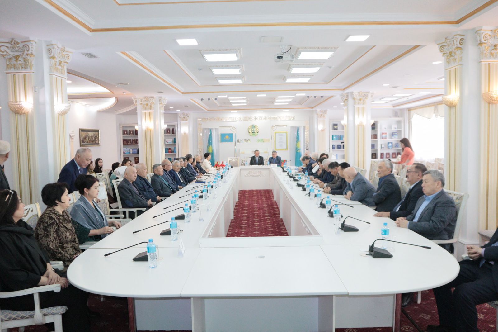 В Национальной академической библиотеке презентованы новые книги Жолтая Әлмашұлы