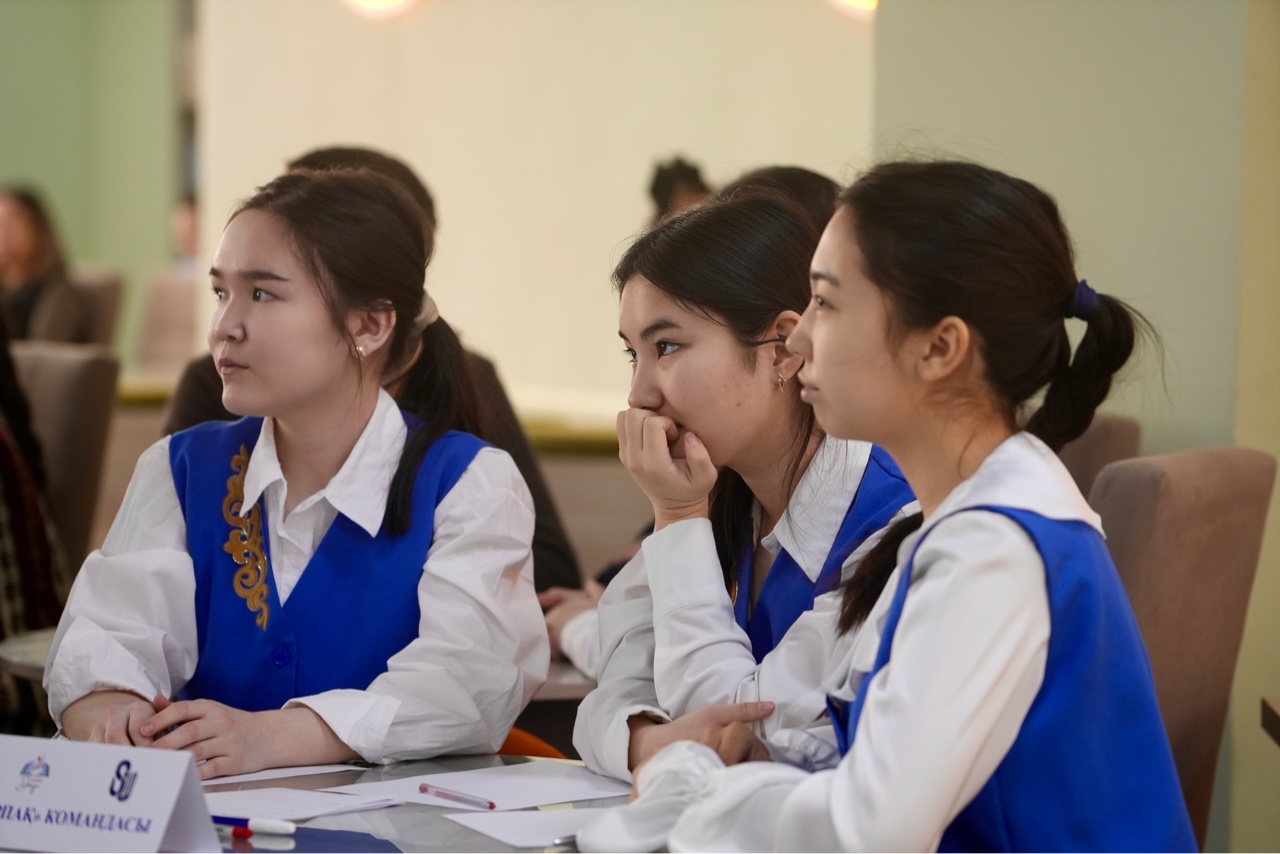 В области Абай в рамках идеологического нарратива «Закон и порядок» была организована областная интеллектуальная игра «QUIZ» среди лидеров органов ученического самоуправления.