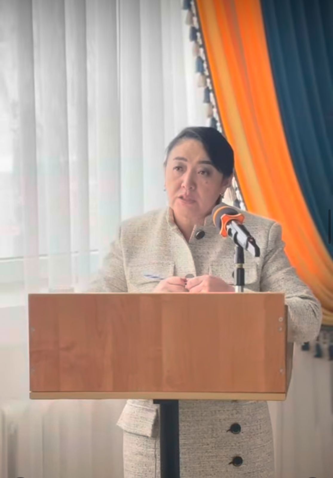 Встреча акима уйгурского района Елевизовой Боты Сериккизы с жителями Калжатского сельского округа.