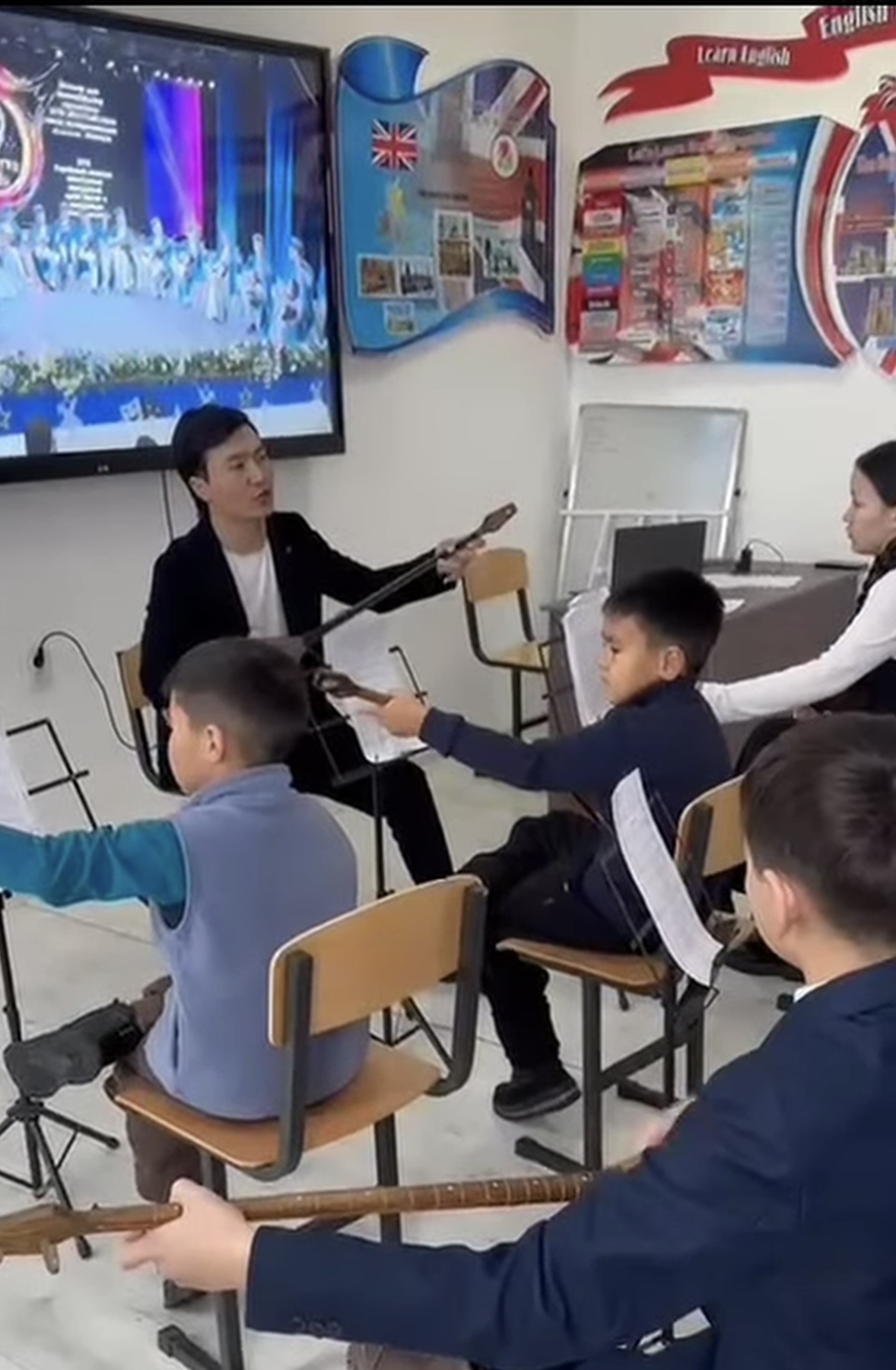 Творческий час «Волшебный звук домбры»