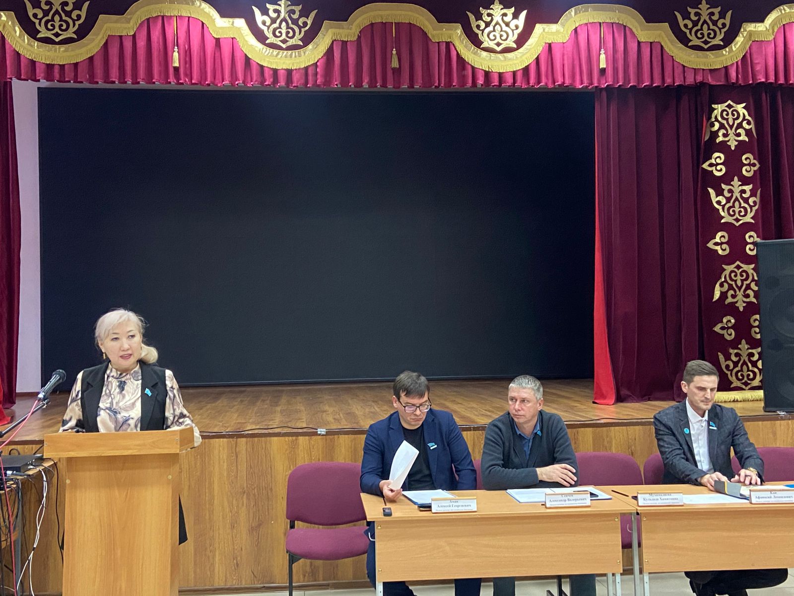 Продолжается ряд отчетных встреч