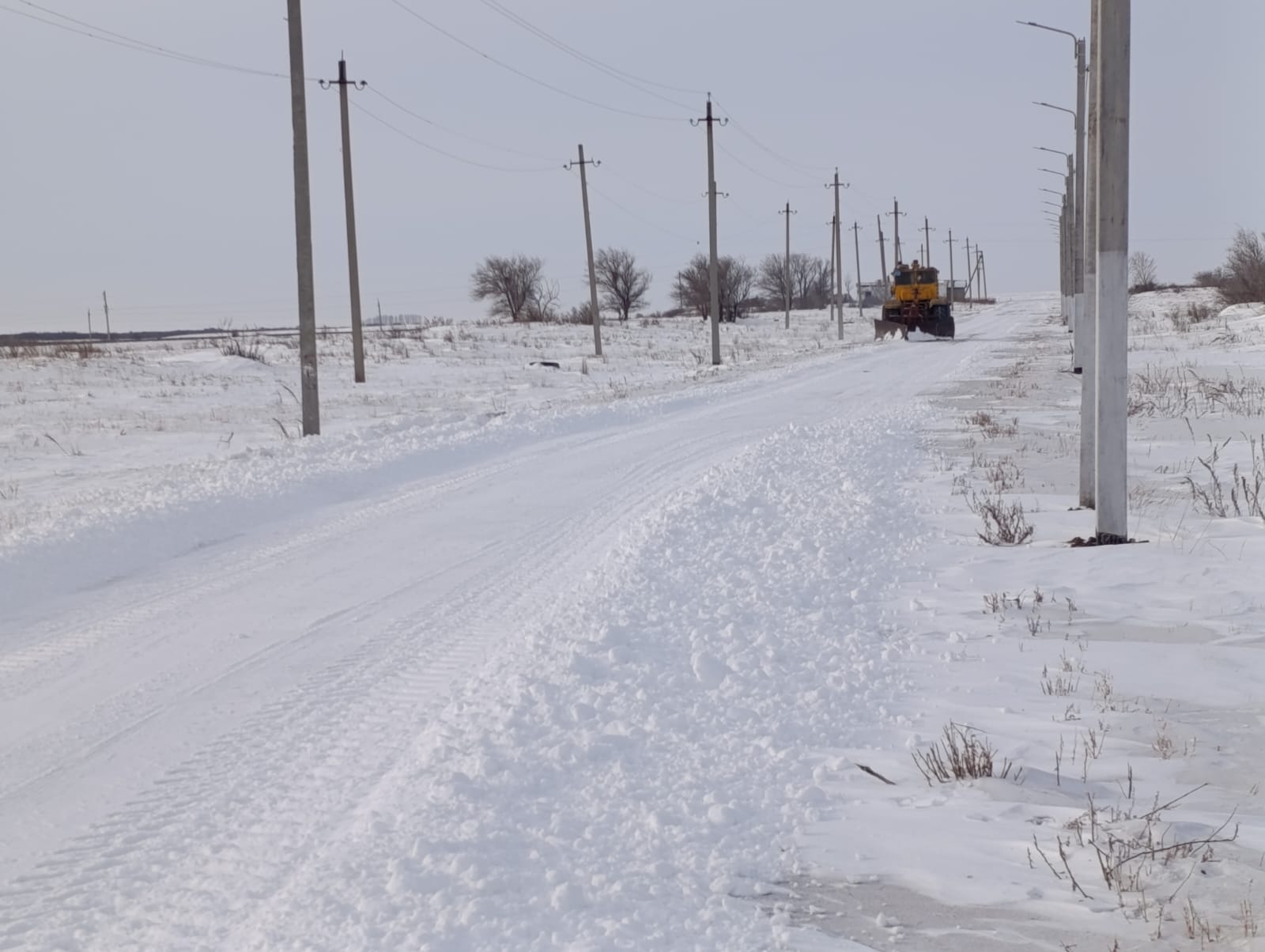 Проведение работы по очистке снега в селе Бузулук.