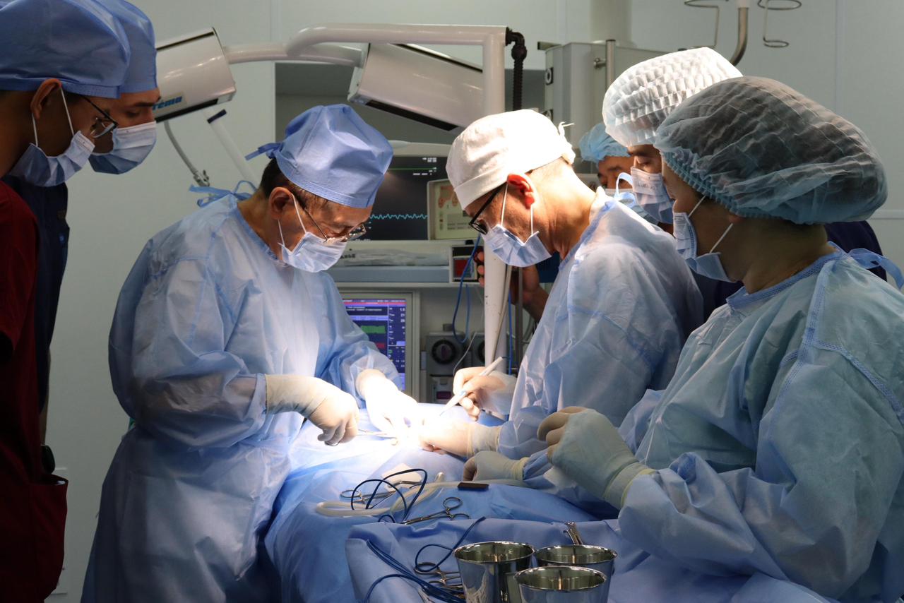 В Алматы хирурги спасли ребенка, проглотившего 31 магнит