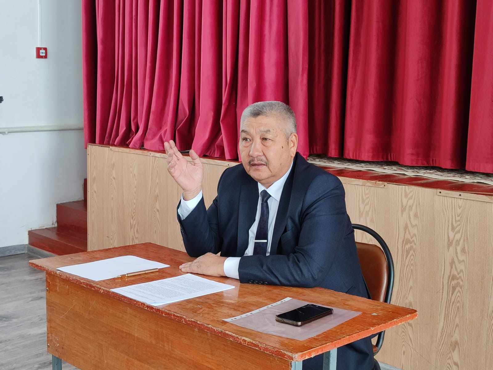 Встреча акима Каракыстакского сельского округа С.Б. Далибаева с населением села Казах