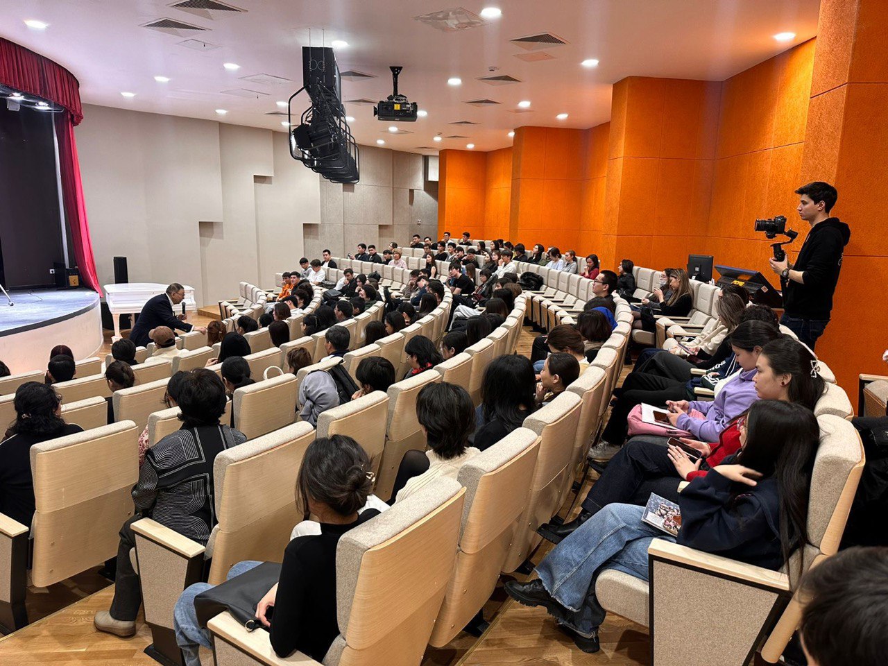 В Астане для молодежи было организовано мероприятие «Мир искусства: авторское право среди творческой молодежи»