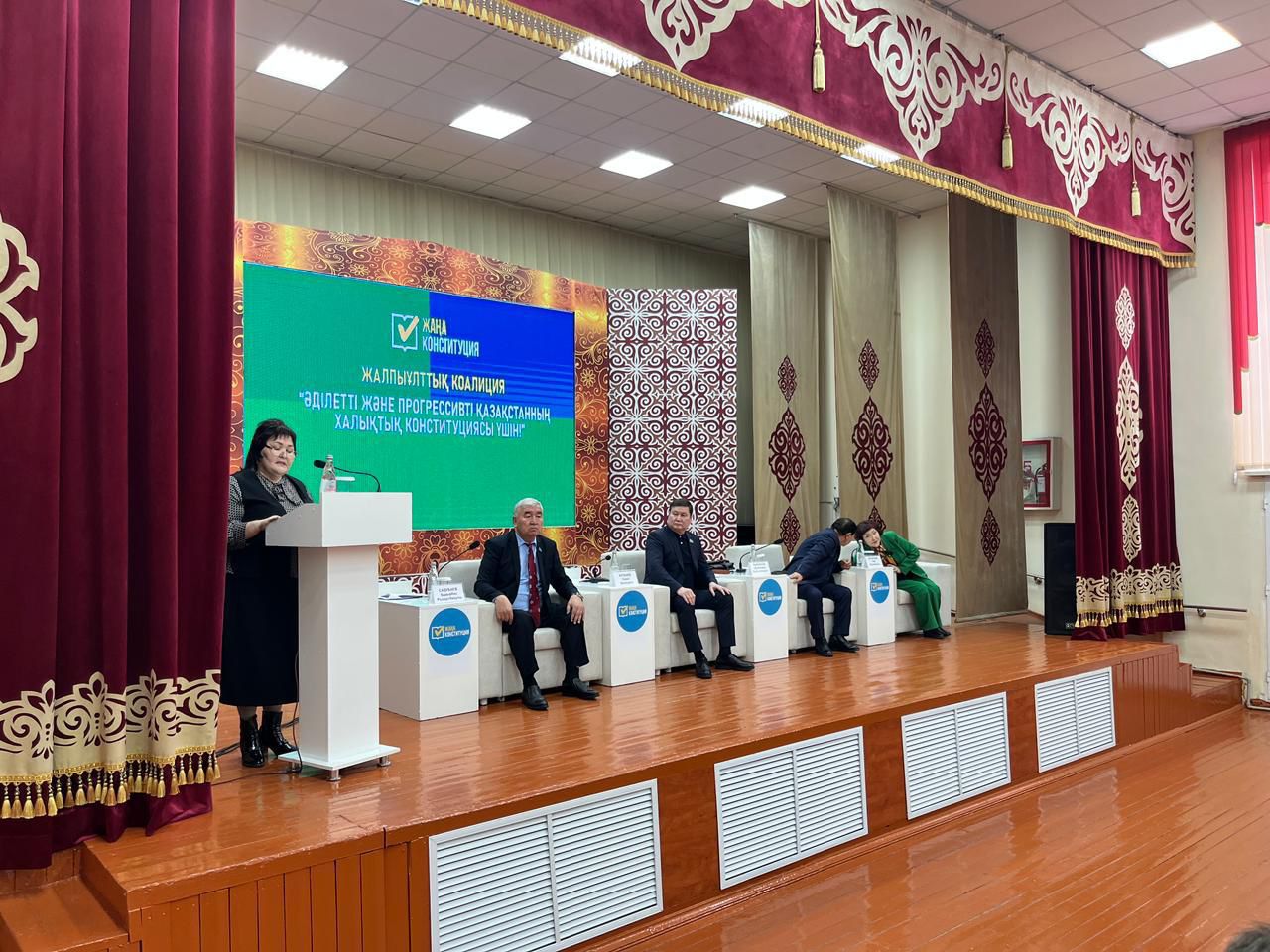 16 ақпан күні Конституциялық реформаны қолдау жөніндегі Республикалық халықтық штаб делегациясы Жамбыл облысына жұмыс сапары аясында Талас ауданы, Қаратау қаласындағы Балалар өнер мектебінде қала тұрғындарымен кездесу өткізді.