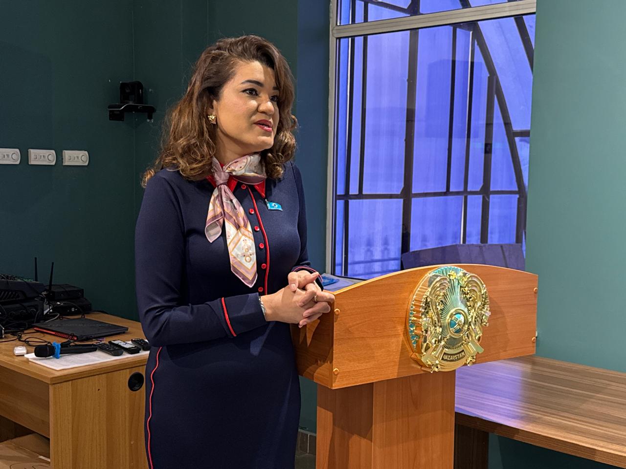 С участием сотрудников ГУ «Управление жилья и жилищной инспекции города Астаны» и его подведомственных организаций под руководством Депутата маслихата Мадиной Ажикеновой проведена рабочая встреча, посвященная обсуждению вопросов реформирования Конституции Республики Казахстан.