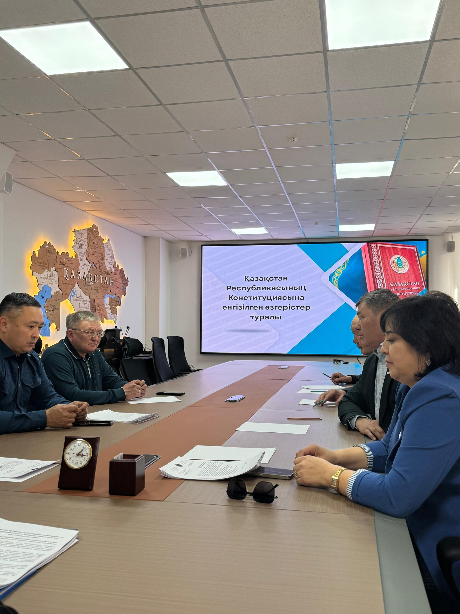 Внесение изменений в Республику Казахстан