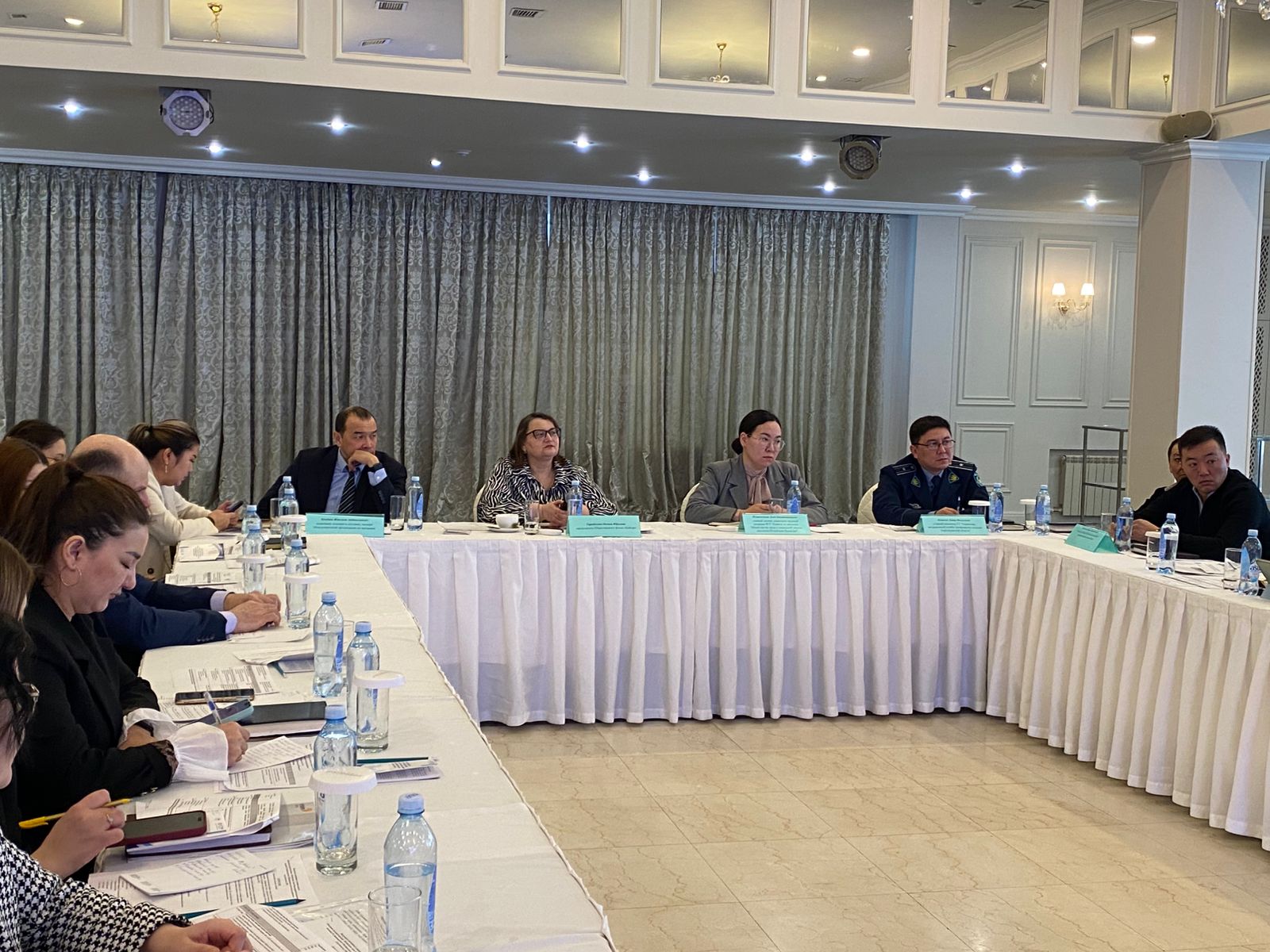 Трудовые мигранты в сервисной сфере: где чаще всего возникают риски и как их предотвращать? Об этом говорили на круглом столе в рамках программы МОМ «Трудовая миграция – Центральная Азия».