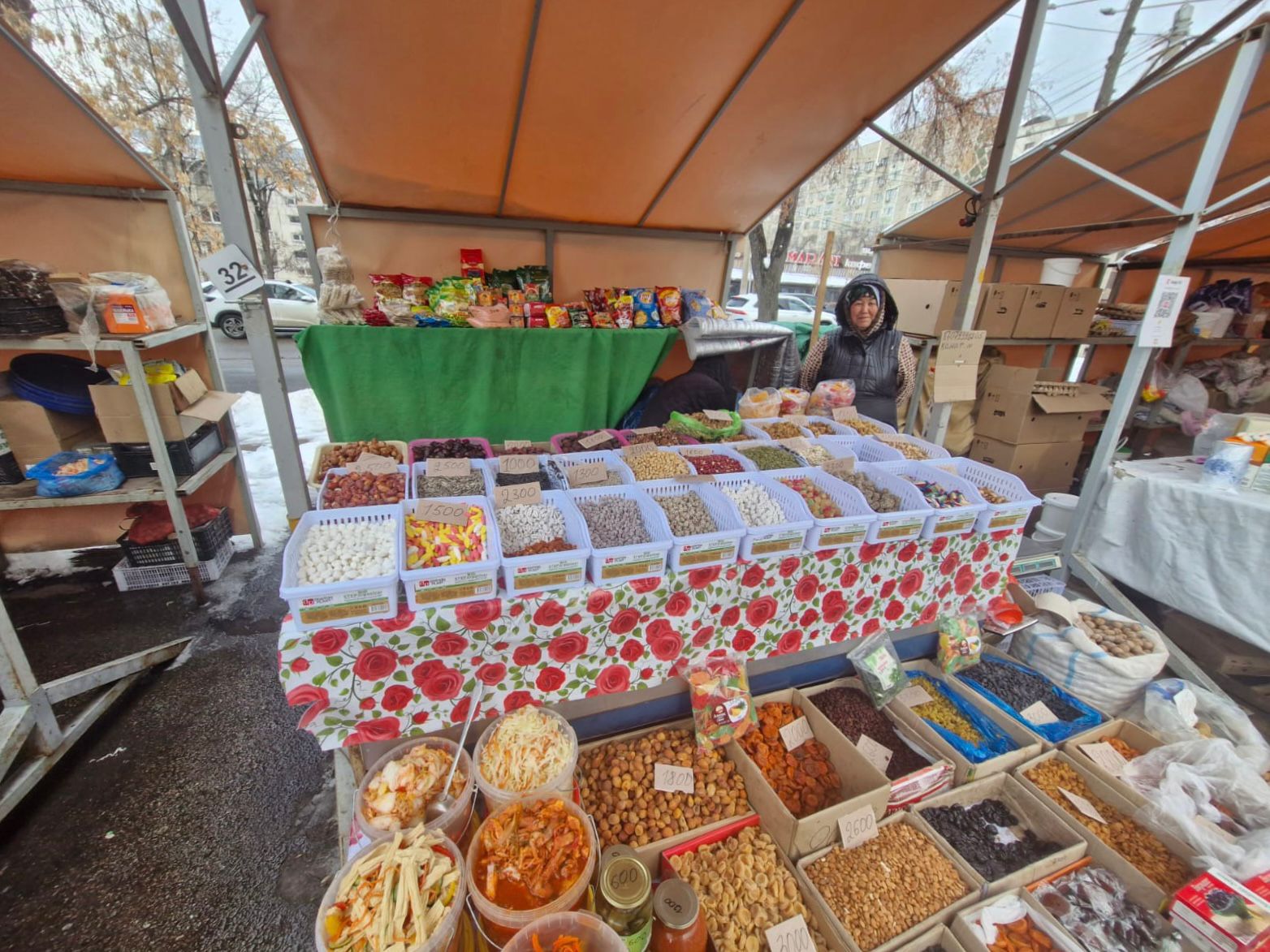 Заместитель акима Алматы проверил подготовку к расширению городских ярмарок и модернизации социальных павильонов