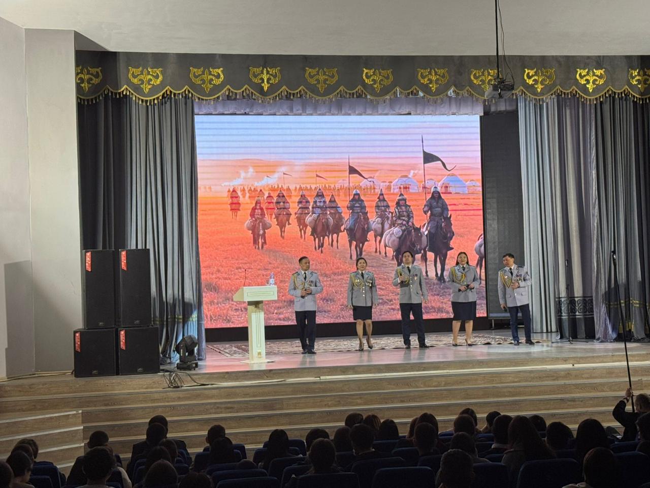 Профессия — служить обществу: встреча школьников с представителями ДВД СКО