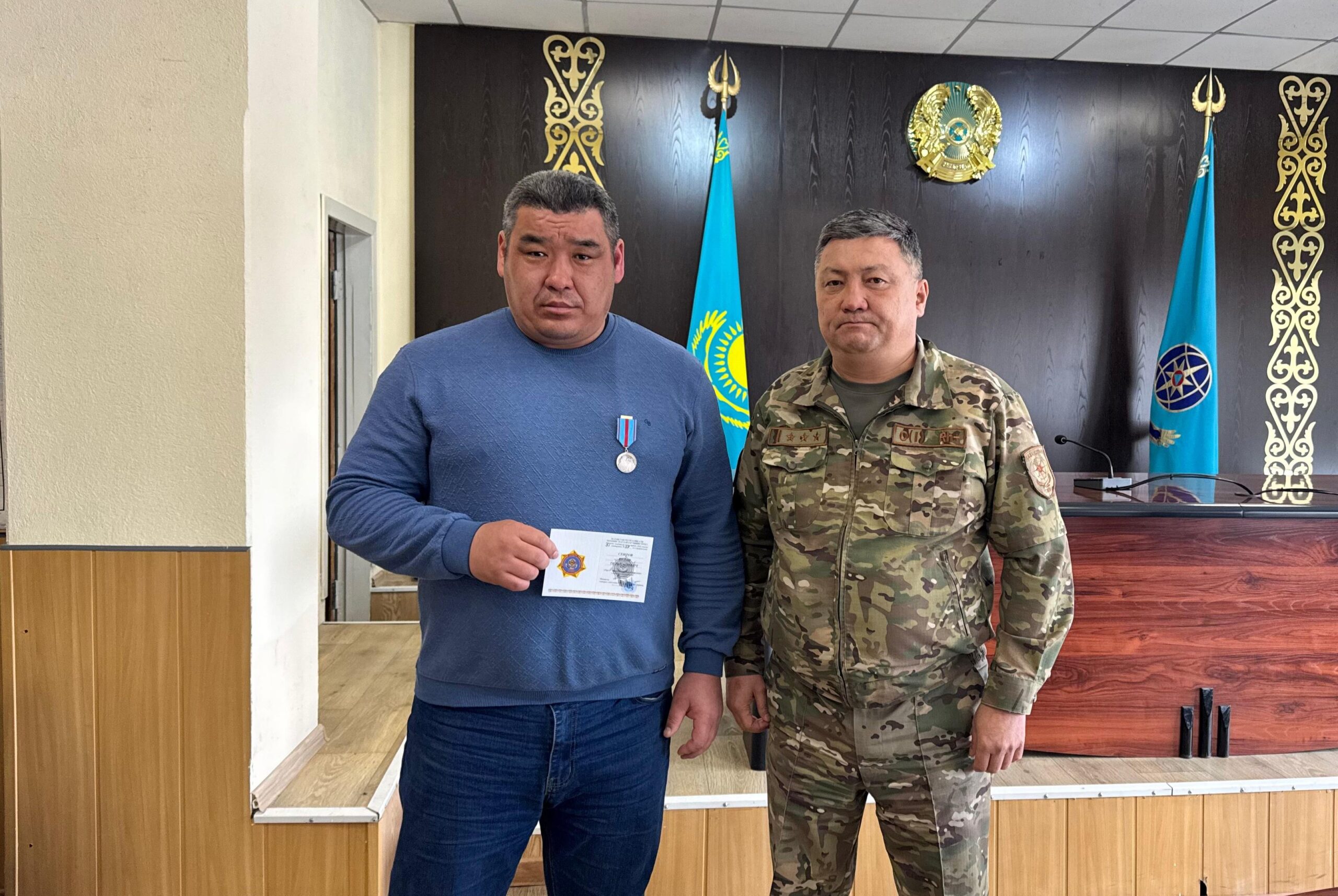 Житель ВКО награжден за спасение детей при пожаре