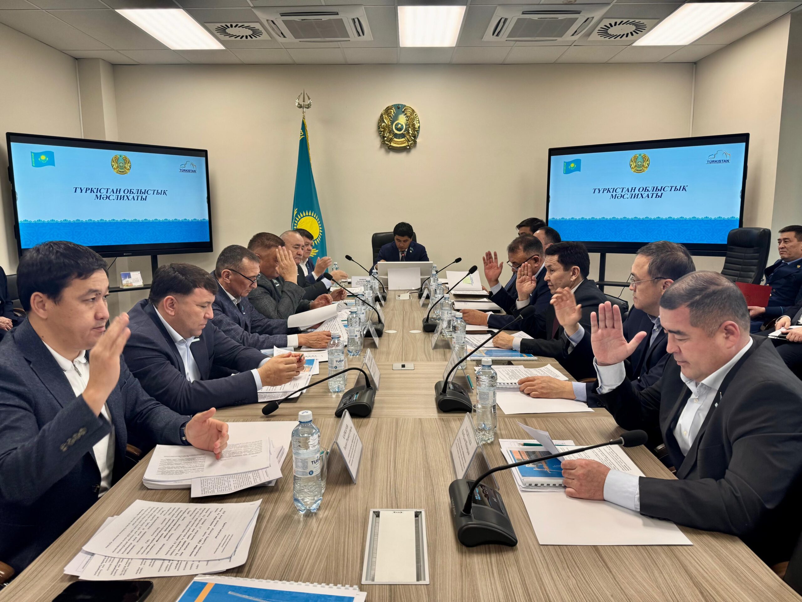 Заседание постоянной комиссии областного маслихата по вопросам развития предпринимательства, строительства, инфраструктуры, земельных отношений и природопользования