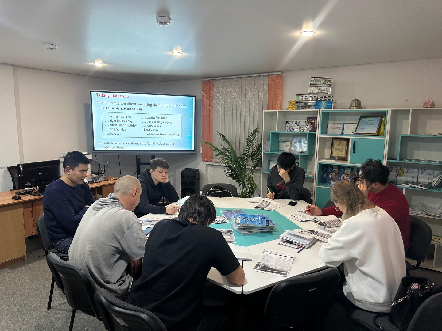 3-месячные курсы казахского, русского и английского языков продолжаются.