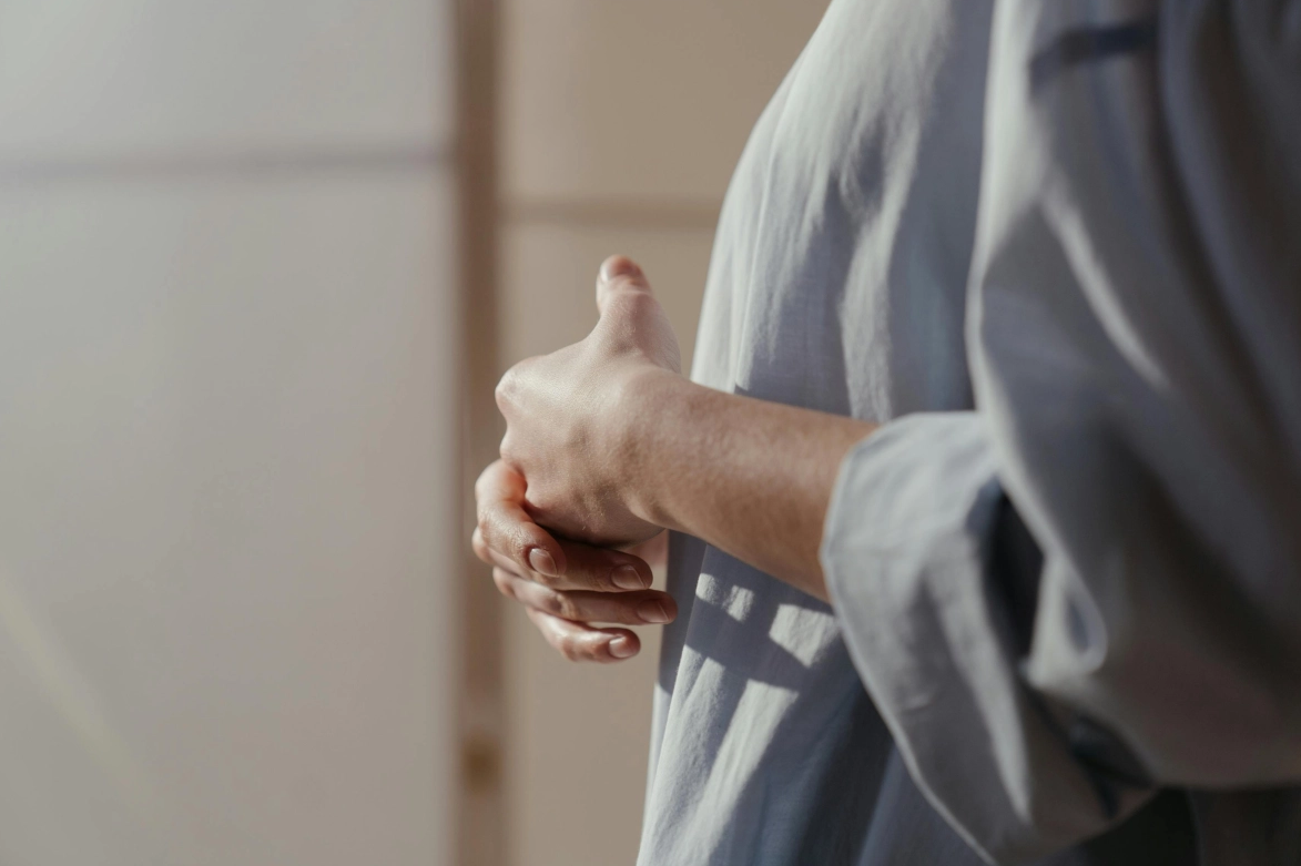 Вина, страх и стыд:  какие методы используют представители радикальных течений