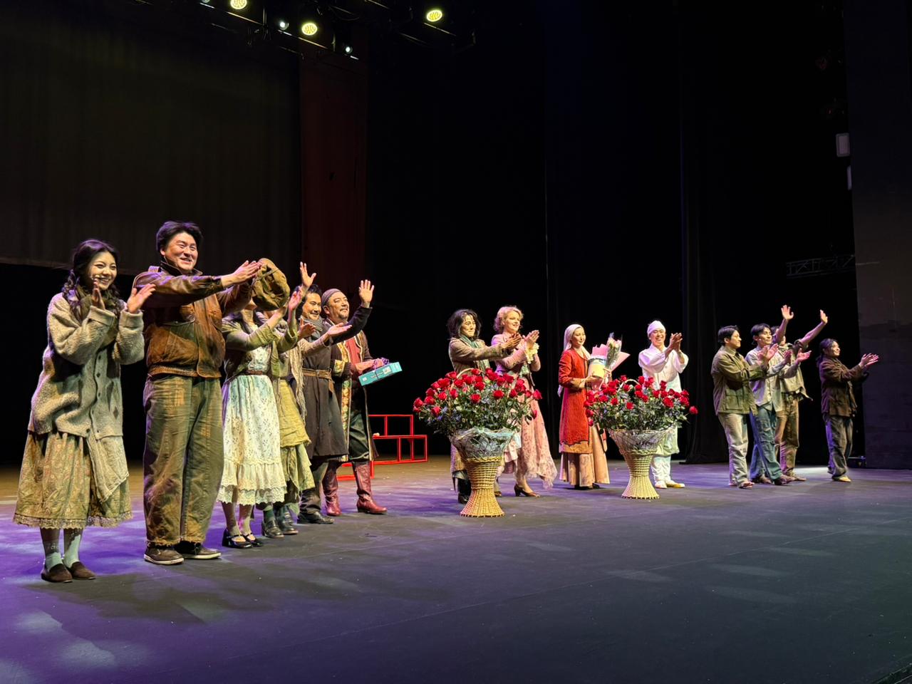 В Астане состоялась премьера спектакля «Две женщины в Париже»