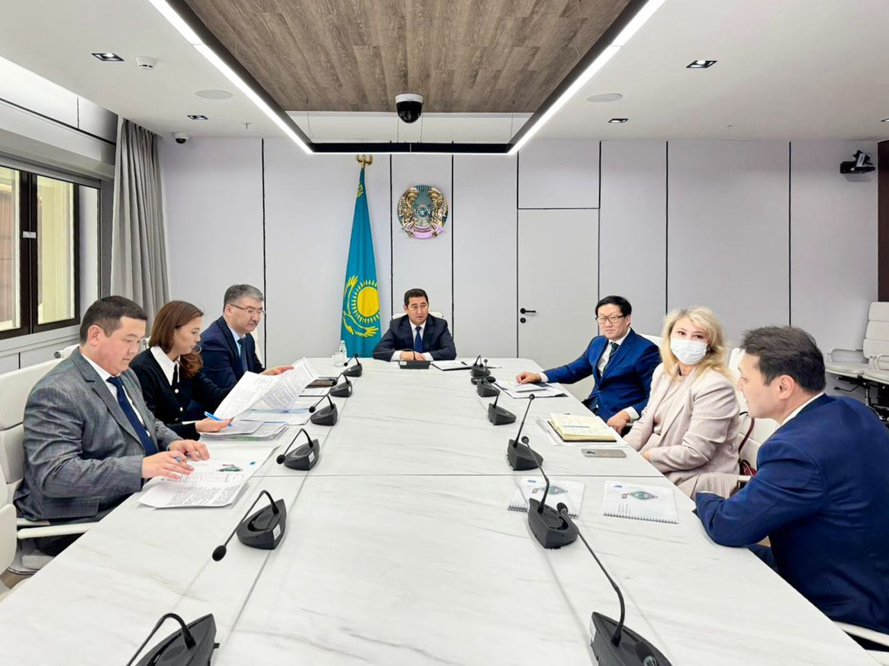 Айдарбек Сапаров провел личный прием граждан