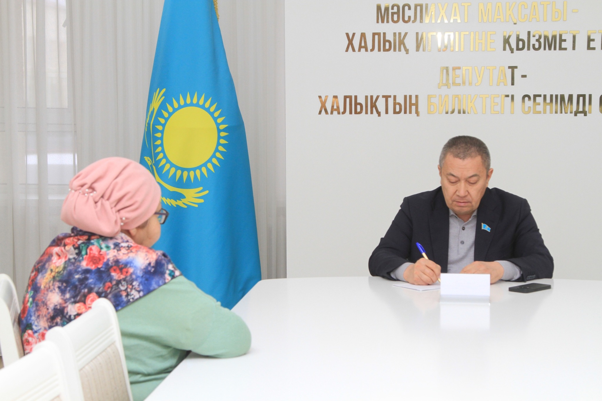 Депутаты провели прием граждан