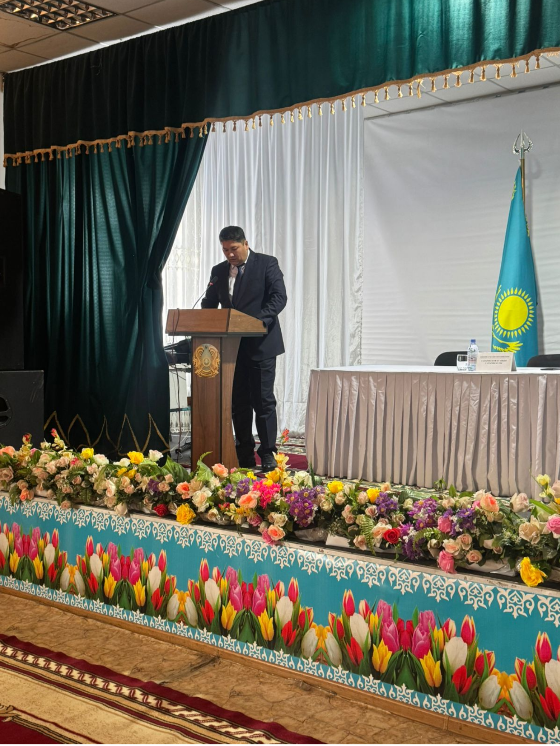 Аким Енбекшинского сельского округа провел постоянную встречу с населением села