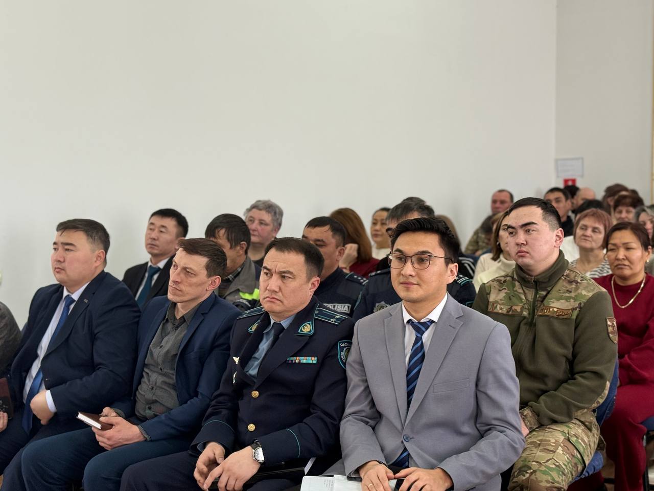 Очередное отчётное собрание прошло в Дамса сельском округе.