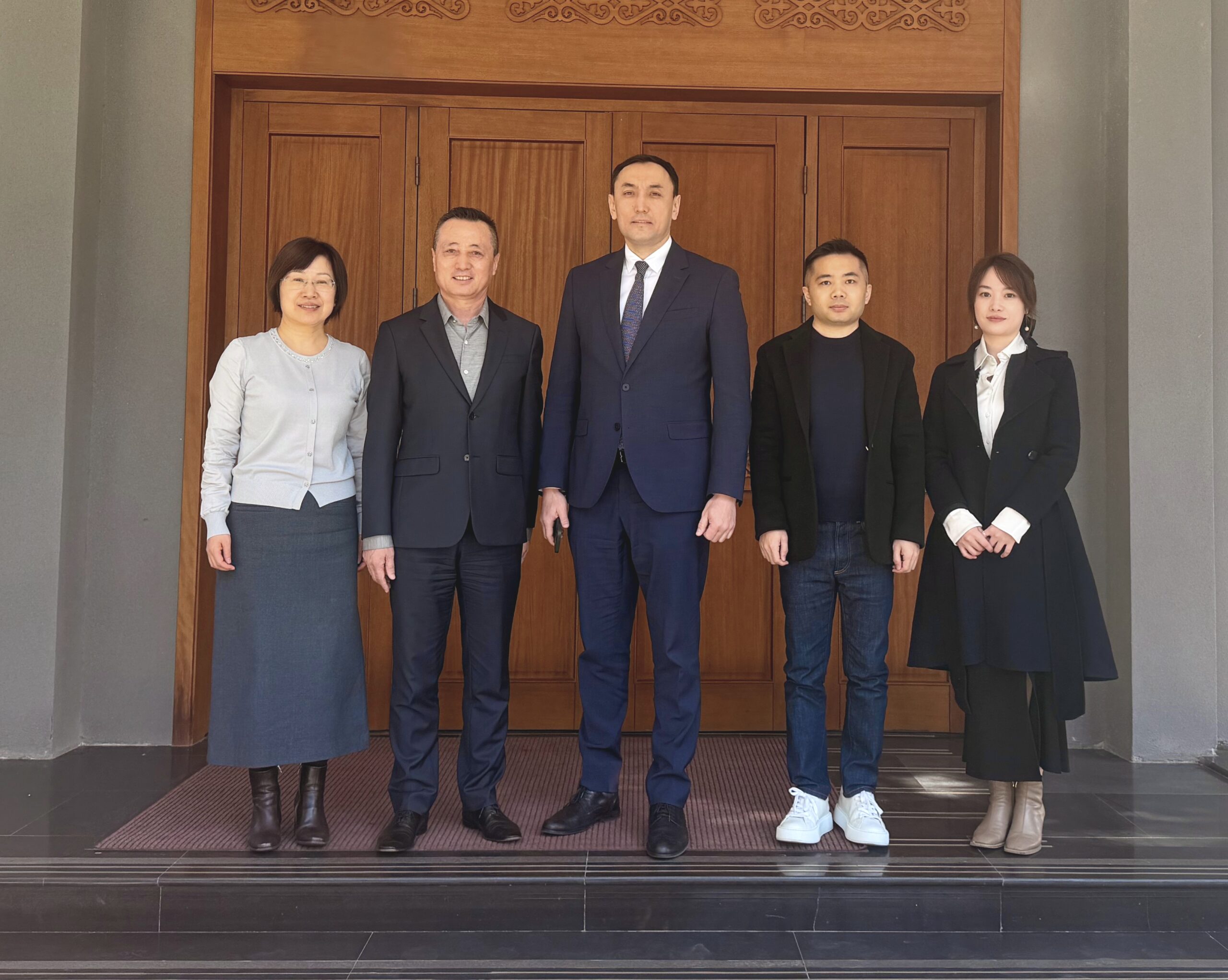 Обсуждены перспективы сотрудничества в горно-металлургической сфере РК и КНР