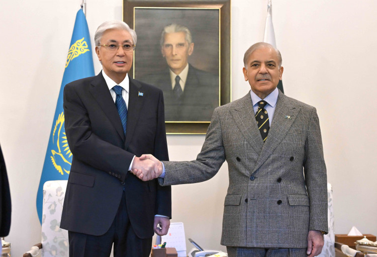 Глава государства Касым-Жомарт Токаев и Премьер-министр Шахбаз Шариф провели переговоры в узком составе