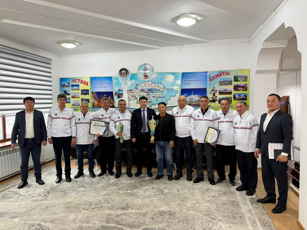 АКИМ РАЙОНА ПРИНИМАЛ ВЕТЕРАНОВ СПОРТА