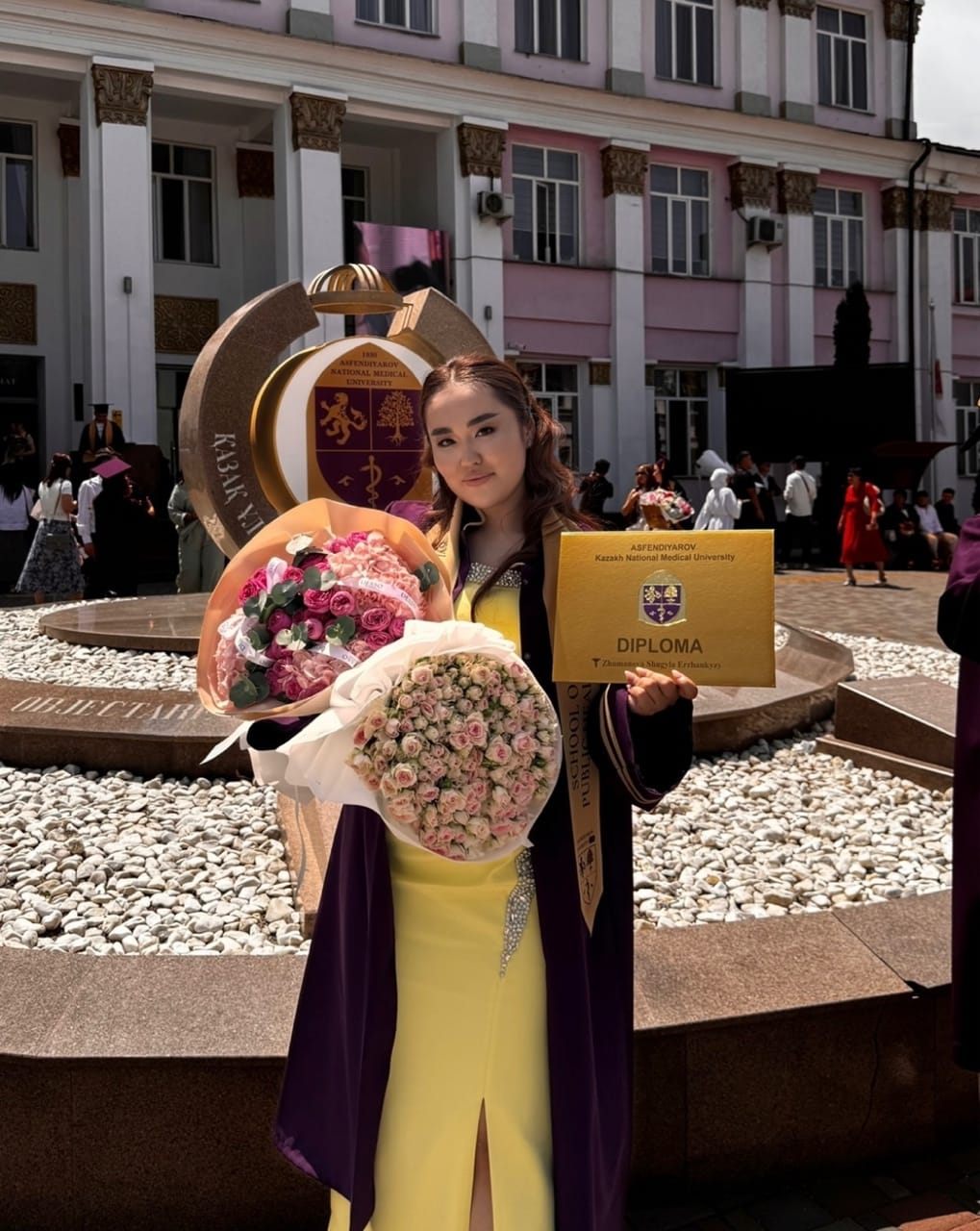 Выпускник ВУЗа вне конкурса принята на государственную службу