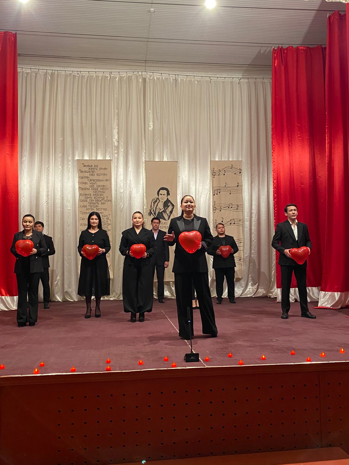Состоялся театрализованный литературно-музыкальный вечер «Поёт сердце».