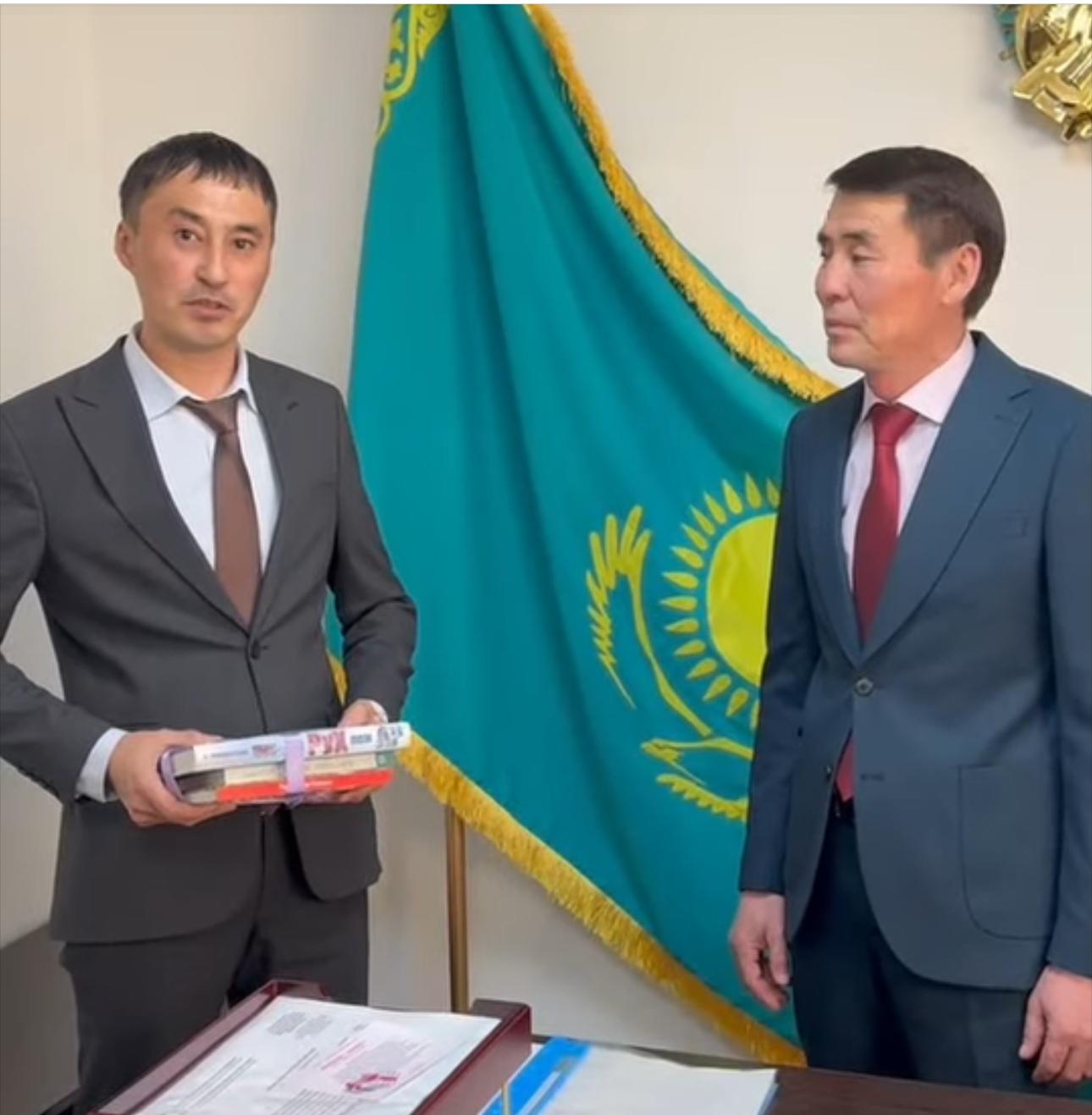 Челлендж по дарению книг «От учреждения к учреждению»!