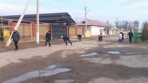 В КЕЛЕССКОМ РАЙОНЕ РЕГУЛЯРНО ПРОДОЛЖАЮТСЯ РАБОТЫ ПО УБОРКЕ