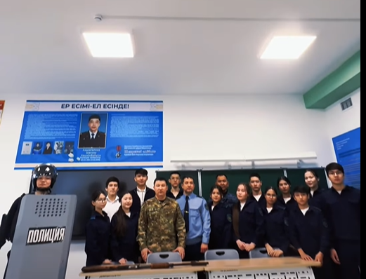 Учащимся полицейского класса «Жас сақшы» продемонстрированы специальные средства защиты