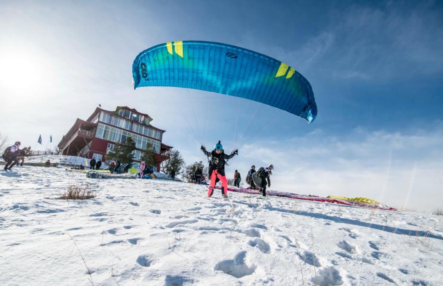Зимнее небо Жетісу собрало парапланеристов из 6 стран