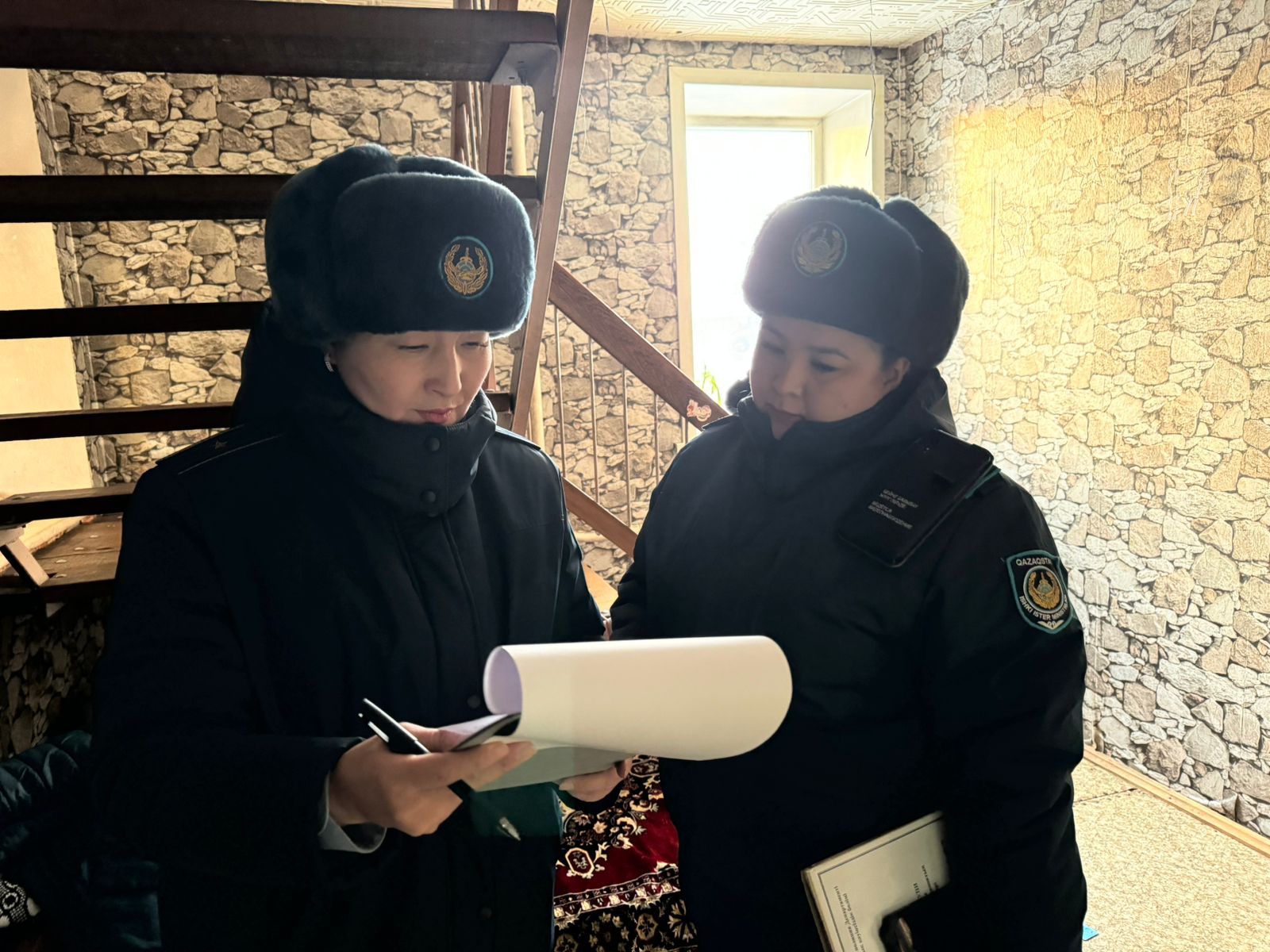 «Мать-одиночка зимует на даче с детьми» — в Петропавловске полицейские проверили тревожный сигнал из соцсетей