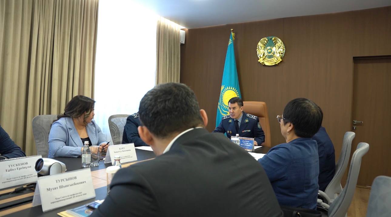 В области Абай определили новые инициативы по борьбе с наркобизнесом