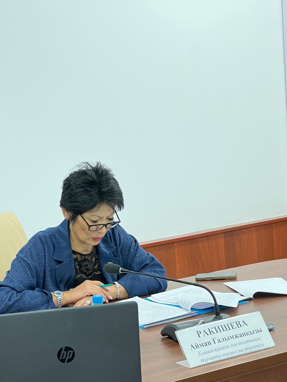 Работает маслихат города Қонаев