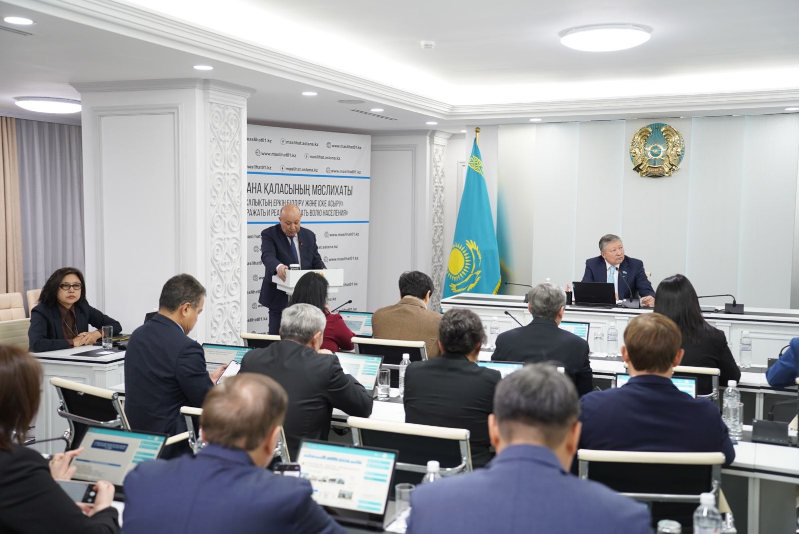 Сегодня руководитель Департамента принял участие в заседании постоянной комиссии Маслихата города Астаны по вопросам социально-культурного развития на тему: «О развитии образовательной инфраструктуры города Астаны с учетом обеспеченности местами, доступности и безопасности образовательной среды»