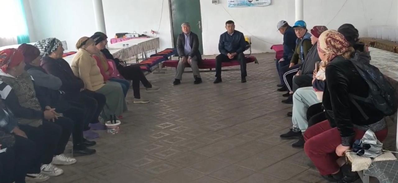 Этносаралық қатынастарды мониторингтеу жобасы аясында ауылдық округте қоғамдық келісімді нығайту және татулықты сақтау мақсатында ақсақалдар мен аналар кеңесінің қатысуымен кездесу ұйымдастырылды.