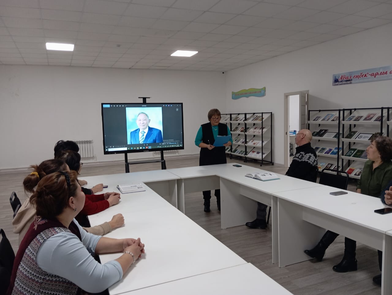 В Жанаталапском Доме культуры прошёл час портрета на тему «Сыр қаламы, қаламгер өнегесі», посвящённый жизни и творчеству выдающегося писателя.