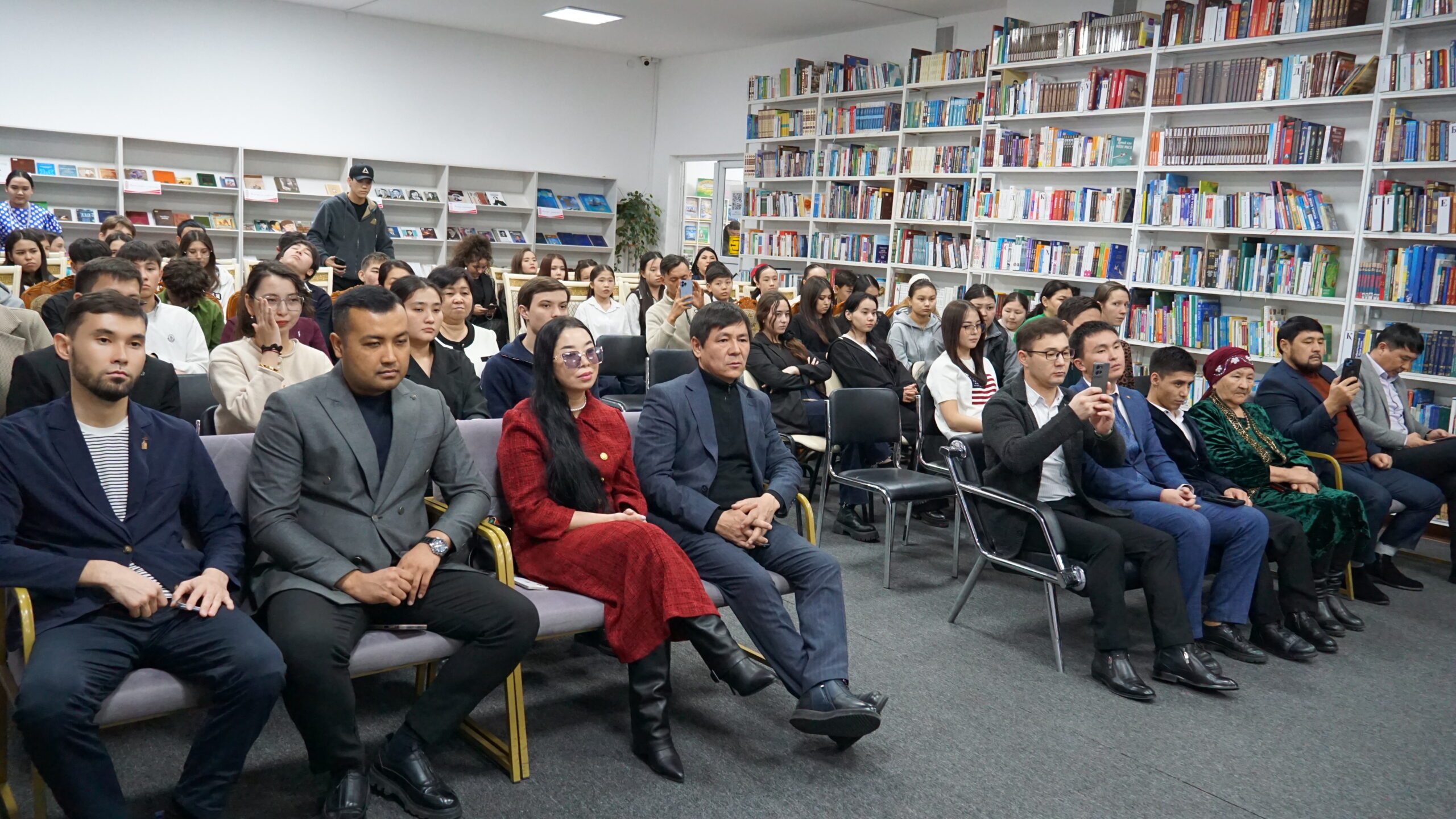 Состоялся поэтический вечер под названием «Жырлары жүректе мәңгі өшпес Мұқағали»