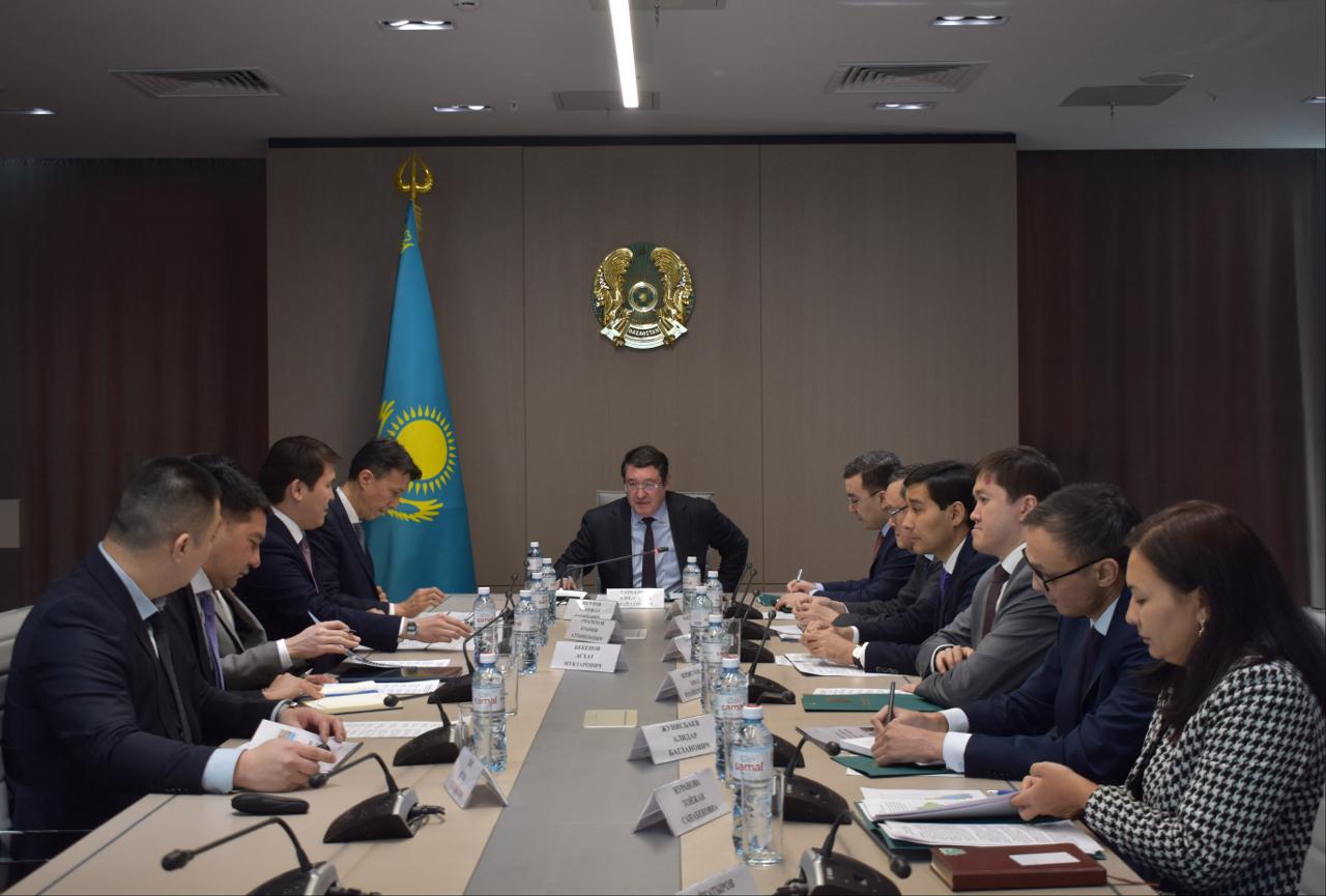 Председатель Агентства Республики Казахстан по атомной энергии Алмасадам Саткалиев заслушал доклад АО «НАК «Казатомпром» по вопросам восполнения минерально-сырьевой базы урана