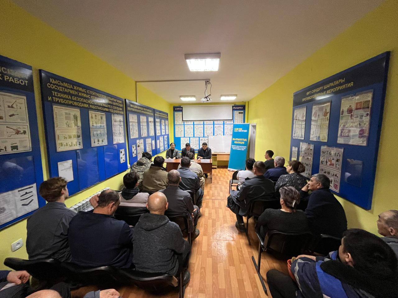 Депутат Талдыкорганского городского маслихата Гульниса Тулымшакова провела встречу с коллективом ТОО «Темирбетон»