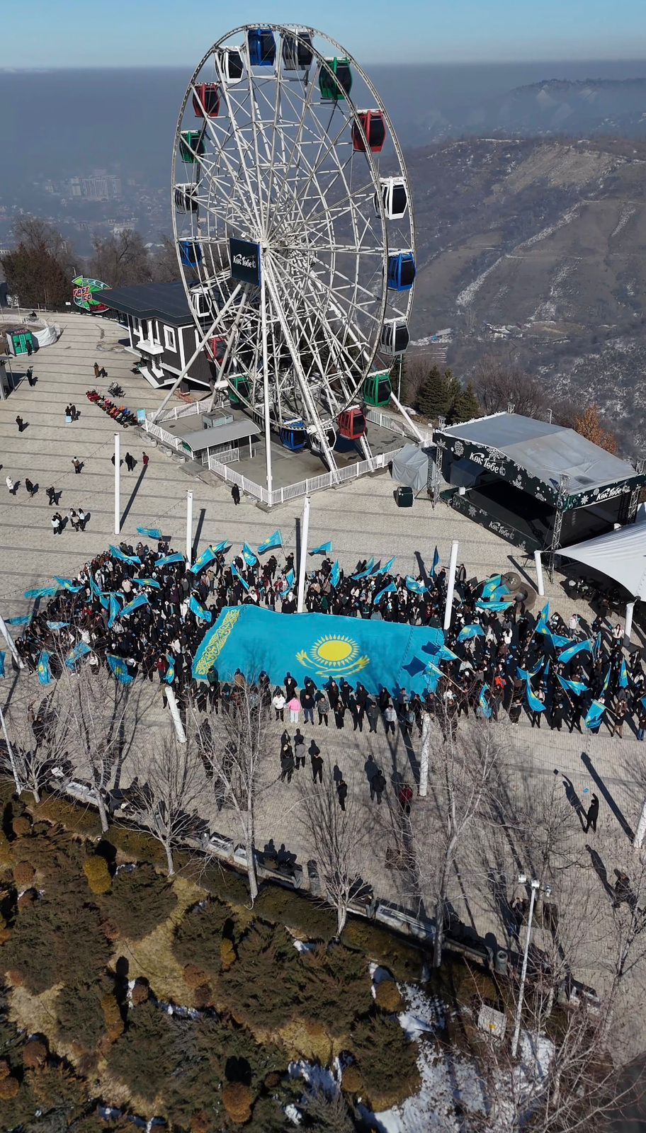 В Алматы прошел масштабный патриотический флешмоб